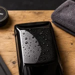 Detailing car wax carnauba : rendu brillant sur carrosserie noire