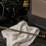 Huile moteur niveau : jauge mini/maxi et contrôle en 10 min