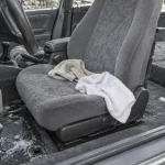 Nettoyage tissus voiture pour éviter auréoles et odeurs