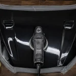 Polissage carrosserie : polisseuse orbitale et vernis de capot noir