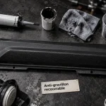 Pièce d’anti gravillon noir mat : grain et finition en atelier
